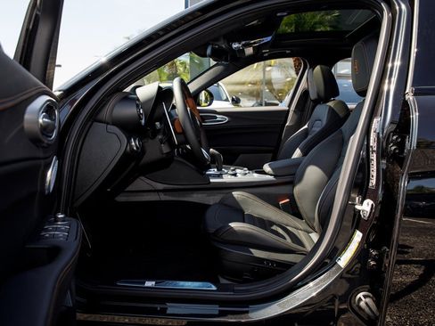 New 2025 Alfa Romeo Giulia w/ Driving Assist Package image 26