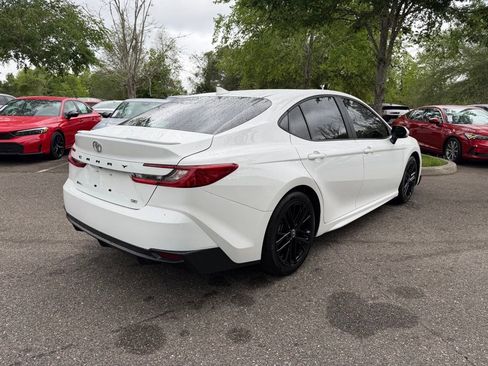 Used 2025 Toyota Camry SE image 6