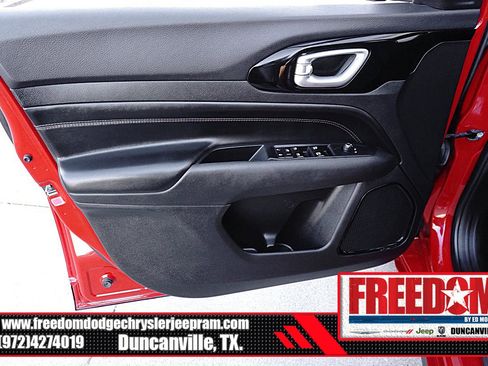 Certified 2023 Jeep Compass Limited image 39