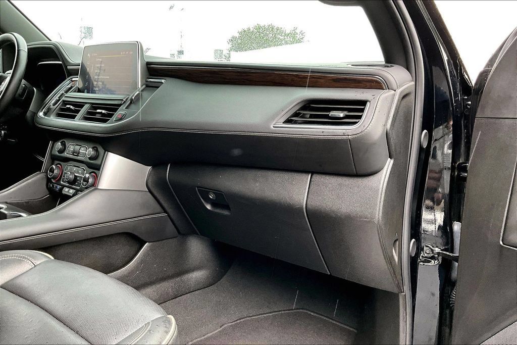 Used 2024 Chevrolet Suburban Premier AWD/4WD image 25