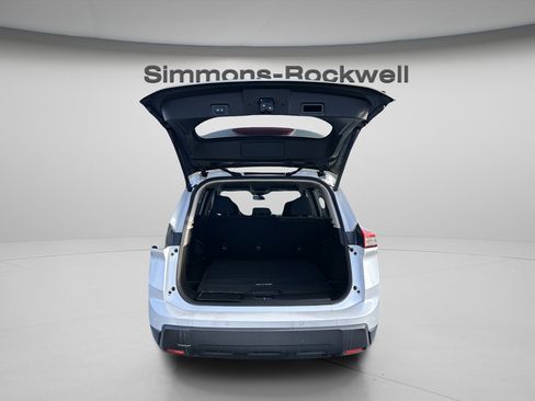 Used 2024 Nissan Rogue SV image 10