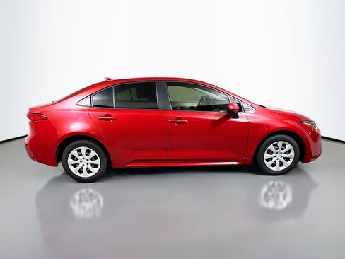 Used 2020 Toyota Corolla LE image 3