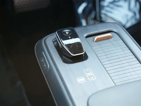 Used 2024 Nissan Ariya AWD image 16