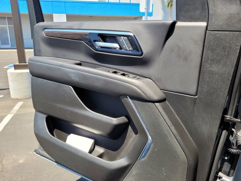 Used 2025 Chevrolet Tahoe LT AWD/4WD image 26