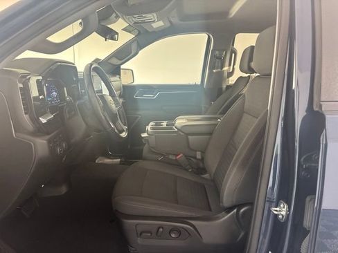 Used 2022 Chevrolet Silverado 1500 LT AWD/4WD image 2