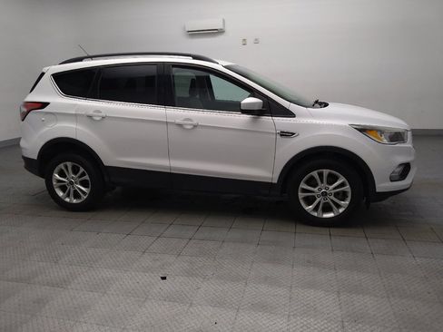 Used 2018 Ford Escape SE FWD image 11