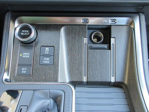 Used 2025 Lexus GX 550 w/ Accessory Package (2T) AWD/4WD image 50