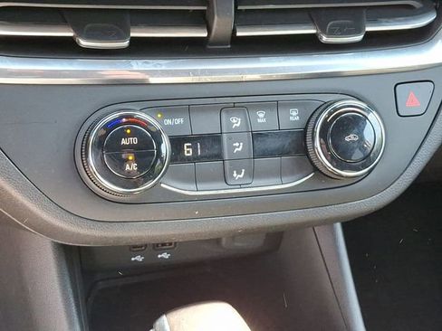 Used 2024 Buick Envista Preferred image 18