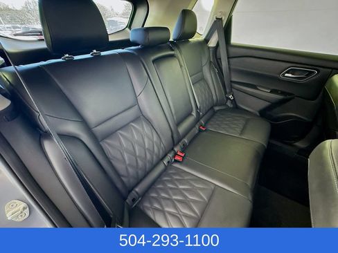 Used 2025 Nissan Rogue Platinum FWD image 30