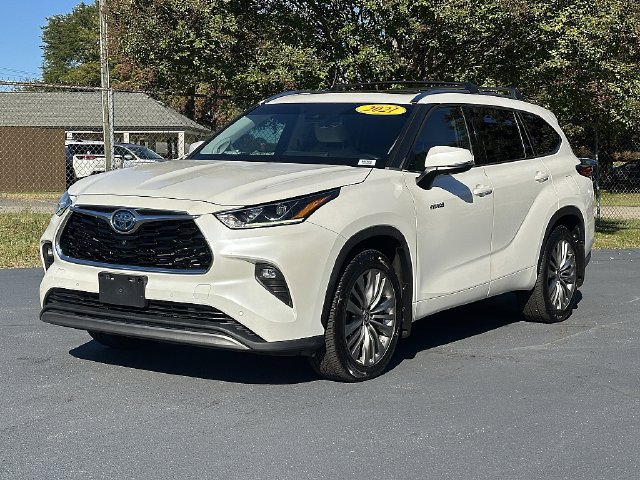 Used 2021 Toyota Highlander Platinum FWD image 3