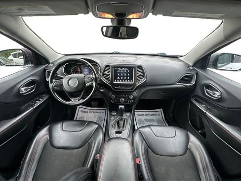 Used 2019 Jeep Cherokee Trailhawk w/ Cold Weather Group image 29