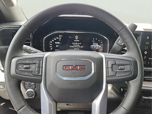 Used 2026 GMC Sierra 1500 SLT AWD/4WD image 17