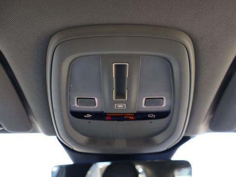 Used 2025 Volvo XC60 B5 Plus image 29