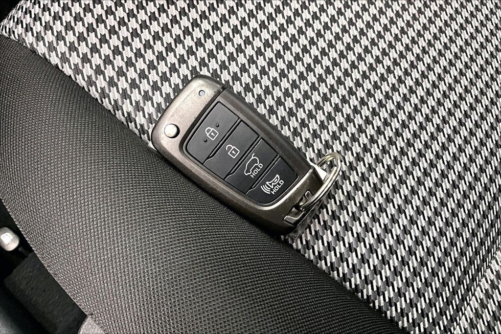 Used 2020 Hyundai Kona SE w/ Cargo Package FWD image 10