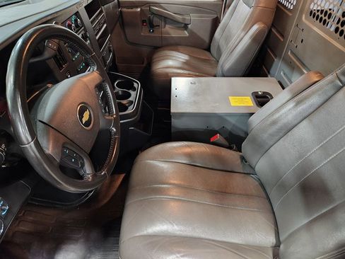 Used 2021 Chevrolet Express 3500 w/ Driver Convenience Package RWD image 28