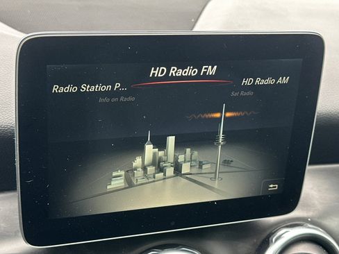 Used 2018 Mercedes-Benz GLA 250 4MATIC image 18