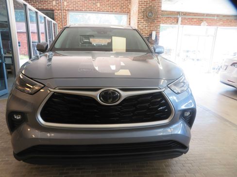 Used 2021 Toyota Highlander XLE FWD image 64