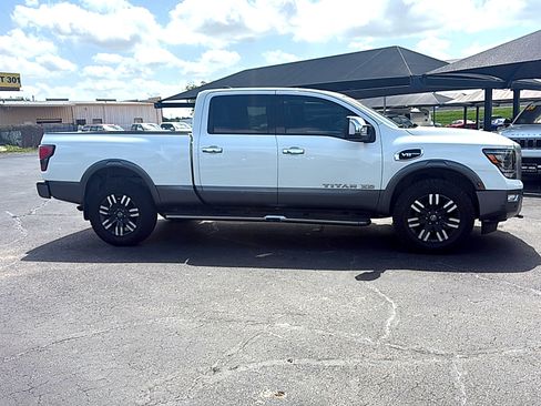 Used 2022 Nissan Titan Platinum Reserve w/ Moonroof Package AWD/4WD image 4