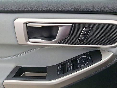 Used 2023 Ford Explorer XLT w/ Equipment Group 202A image 10