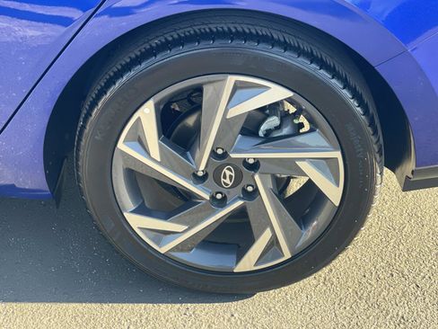 Certified 2025 Hyundai Elantra Sport w/ Cargo Package image 30