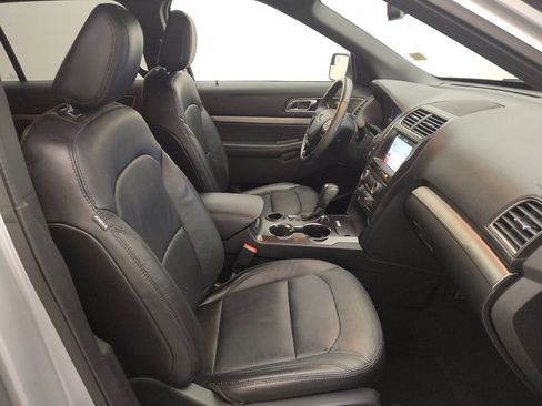 Used 2018 Ford Explorer XLT w/ Equipment Group 202A image 21