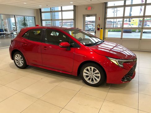 Used 2025 Toyota Corolla SE w/ SE Package FWD image 1