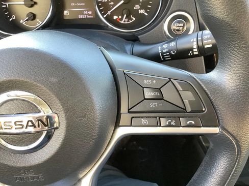 Used 2017 Nissan Rogue Sport SV image 41