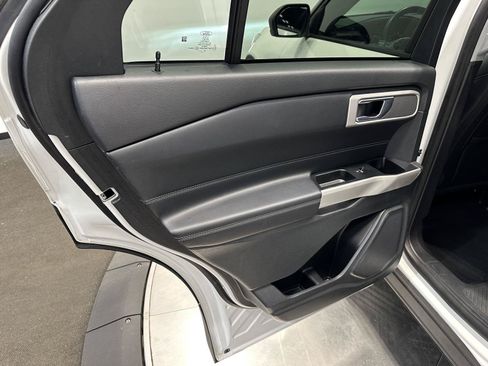 Used 2021 Ford Explorer XLT w/ Equipment Group 202A AWD/4WD image 27