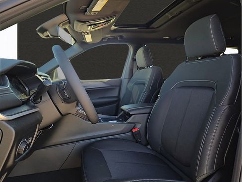 New 2025 Jeep Grand Cherokee L Laredo image 14