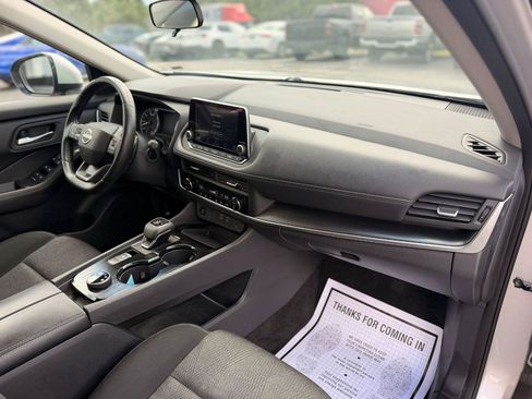 Used 2025 Nissan Rogue SV AWD/4WD image 13