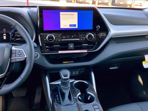 New 2026 Toyota Highlander Platinum image 6