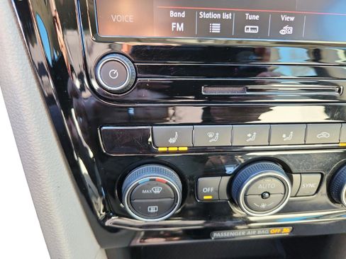 Used 2022 Volkswagen Passat 2.0T SE image 18