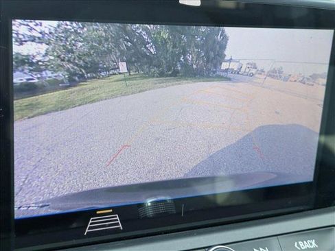 Used 2020 Chevrolet Blazer LT FWD image 13