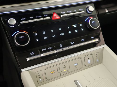 Used 2025 Hyundai Santa Fe Calligraphy image 8