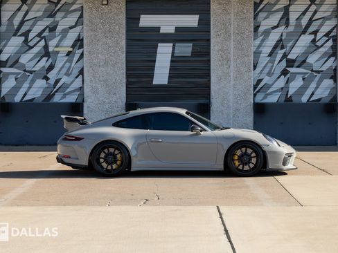 Used 2018 Porsche 911 GT3 RWD image 17