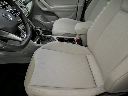 Certified 2024 Volkswagen Tiguan SE R-Line image 11