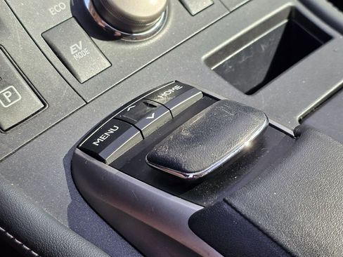 Used 2014 Lexus CT 200h image 40