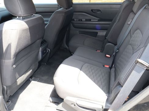 Used 2024 Nissan Pathfinder SV AWD/4WD image 5