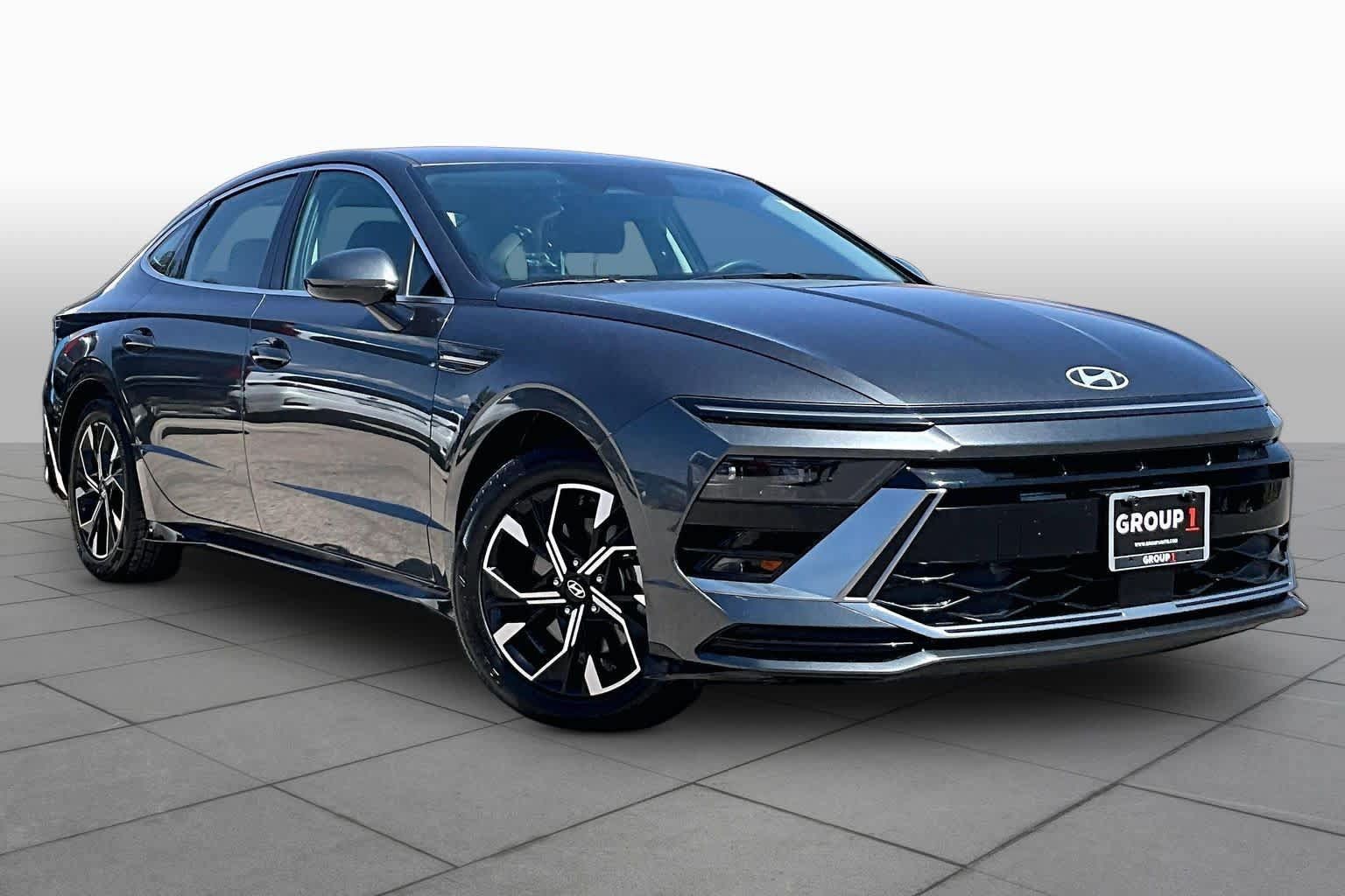 Used 2025 Hyundai Sonata SEL FWD image 3