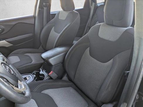 Used 2018 Jeep Cherokee Latitude image 16