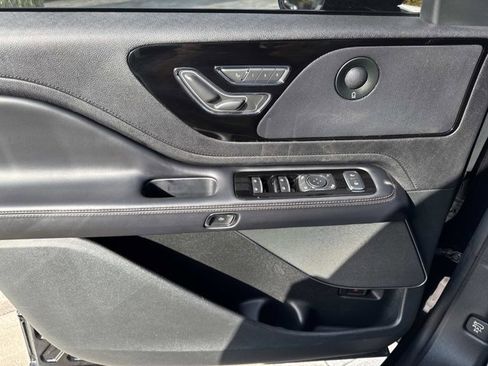 Used 2022 Lincoln Aviator Reserve w/ Equipment Group 201A image 11