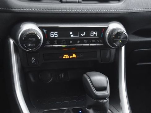 Used 2025 Toyota RAV4 XLE image 36