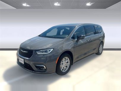 New 2025 Chrysler Pacifica Select