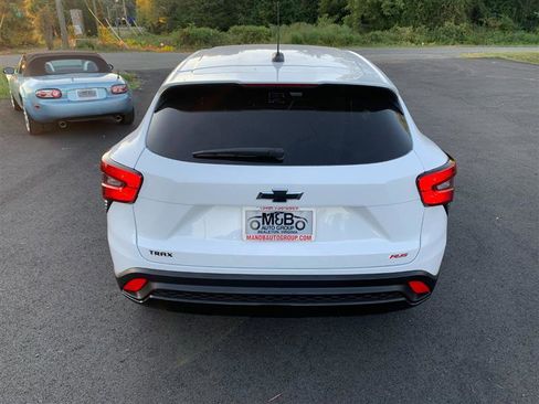 Used 2024 Chevrolet Trax RS w/ Driver Confidence Package image 6