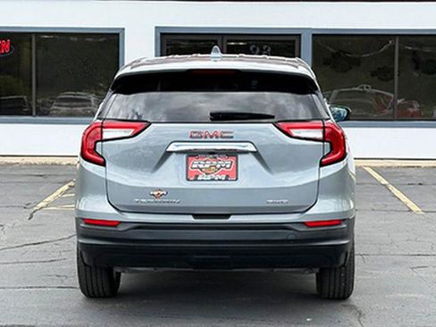Used 2023 GMC Terrain SLE w/ LPO, Floor Liner Package AWD/4WD image 9