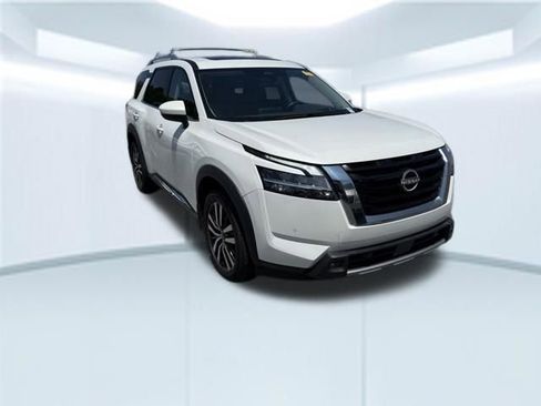 Used 2023 Nissan Pathfinder Platinum w/ Cargo Package AWD/4WD image 4