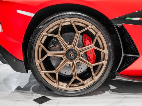 Used 2021 Lamborghini Aventador SVJ AWD/4WD image 15