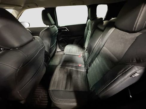 Used 2023 Mitsubishi Outlander SE image 25