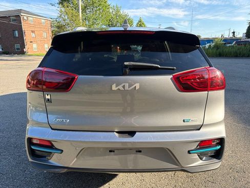 Certified 2022 Kia Niro EX Premium w/ Cold Weather Package FWD image 5