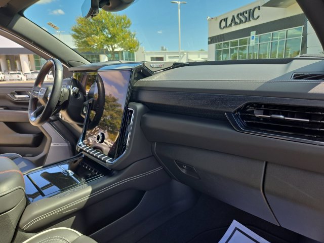 Used 2025 GMC Yukon XL AT4 Ultimate AWD/4WD image 30
